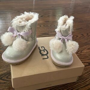 UGG- Metallic boots